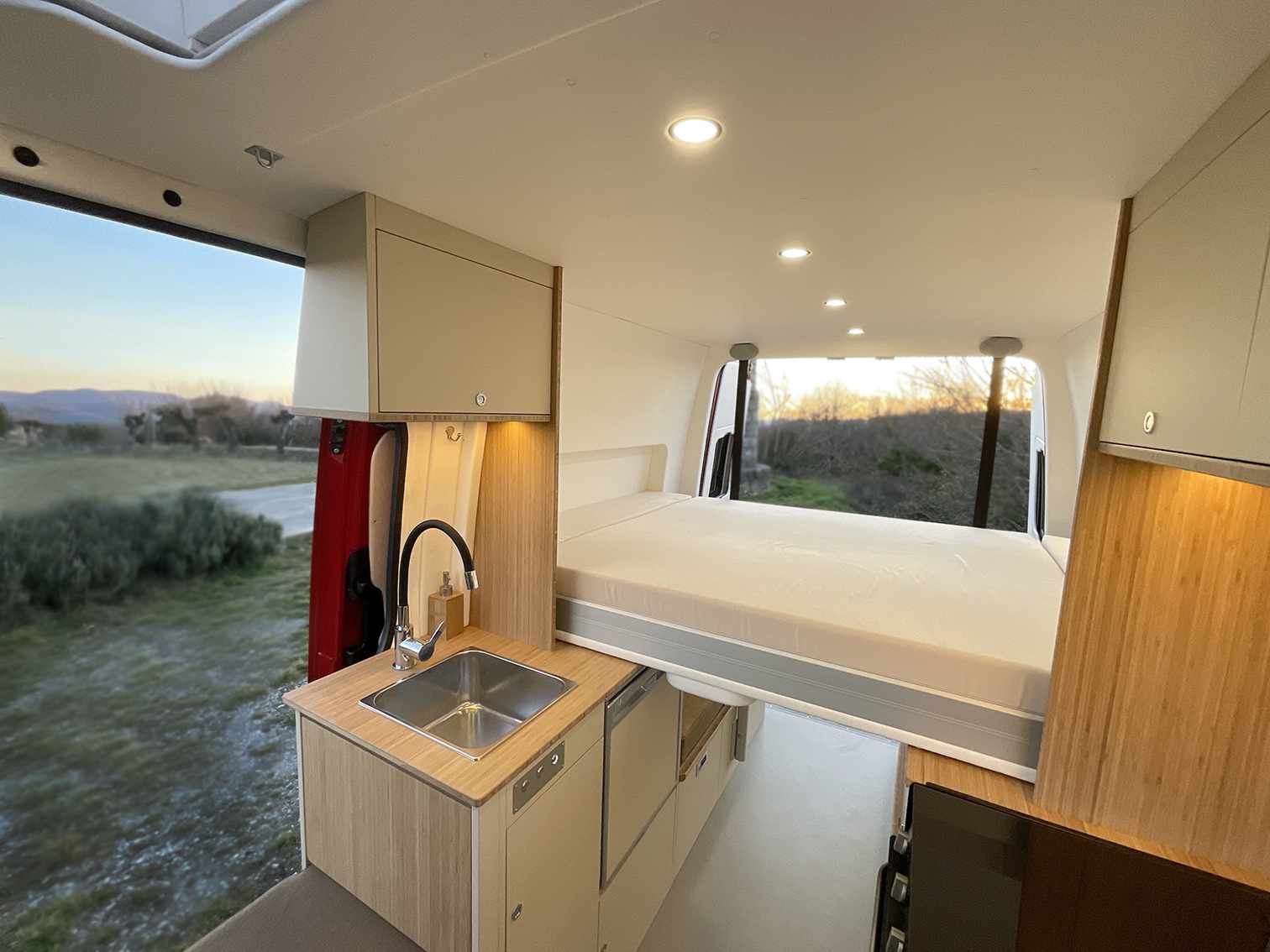 Fourgon Avec Lit Pavillon