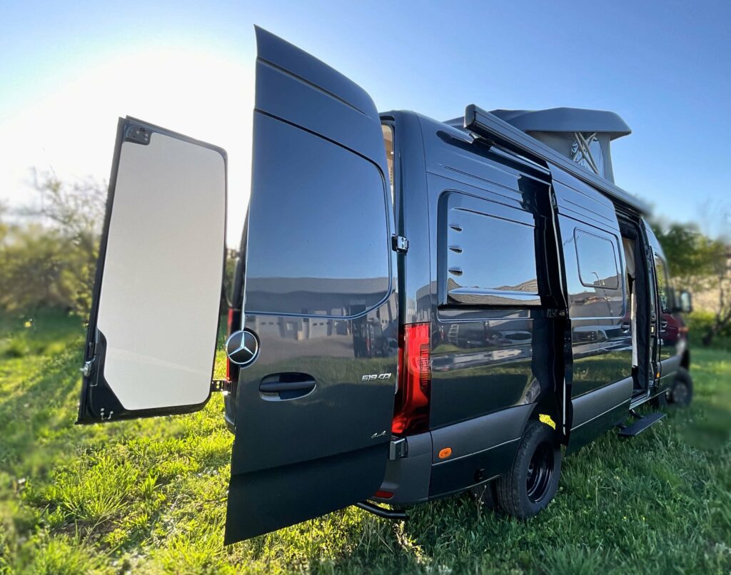 Fourgon aménagé Mercedes Sprinter 4x4 L3h2 sur-mesure pour 5