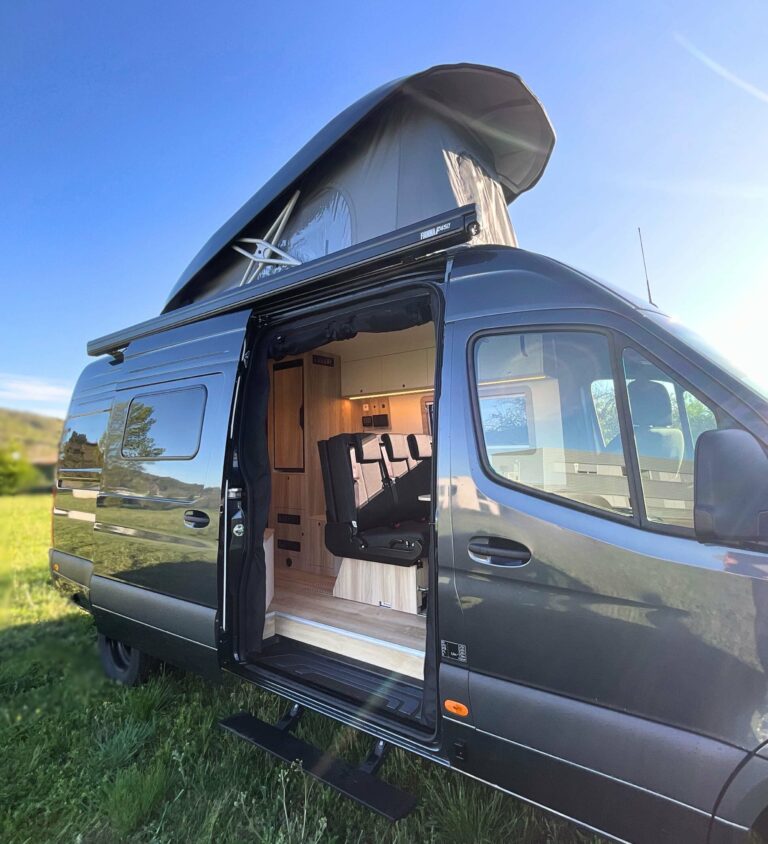 Fourgon aménagé Mercedes Sprinter 4x4 L3h2 sur-mesure pour 5