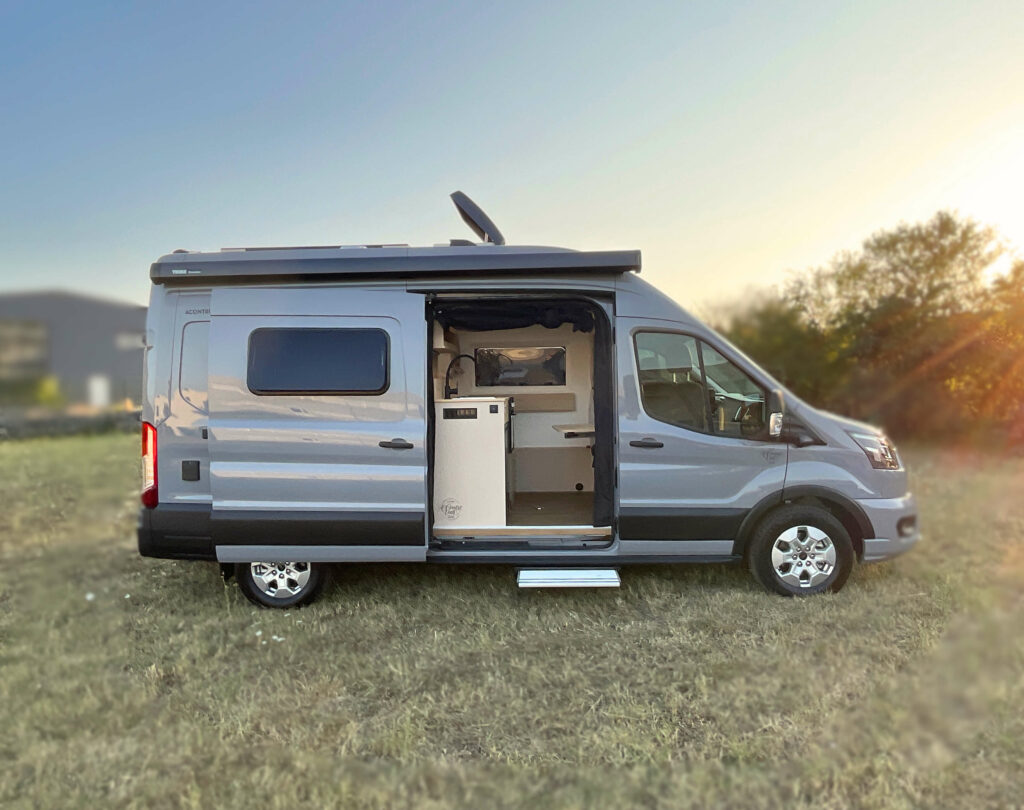 Fourgon aménagé sur-mesure Ford Transit 2T atelier à contre van