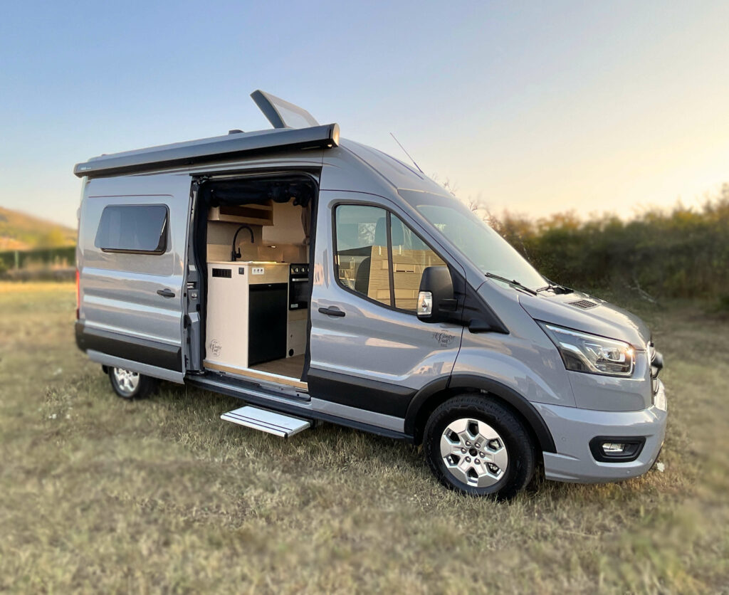 Fourgon aménagé sur-mesure Ford Transit 2T atelier à contre van