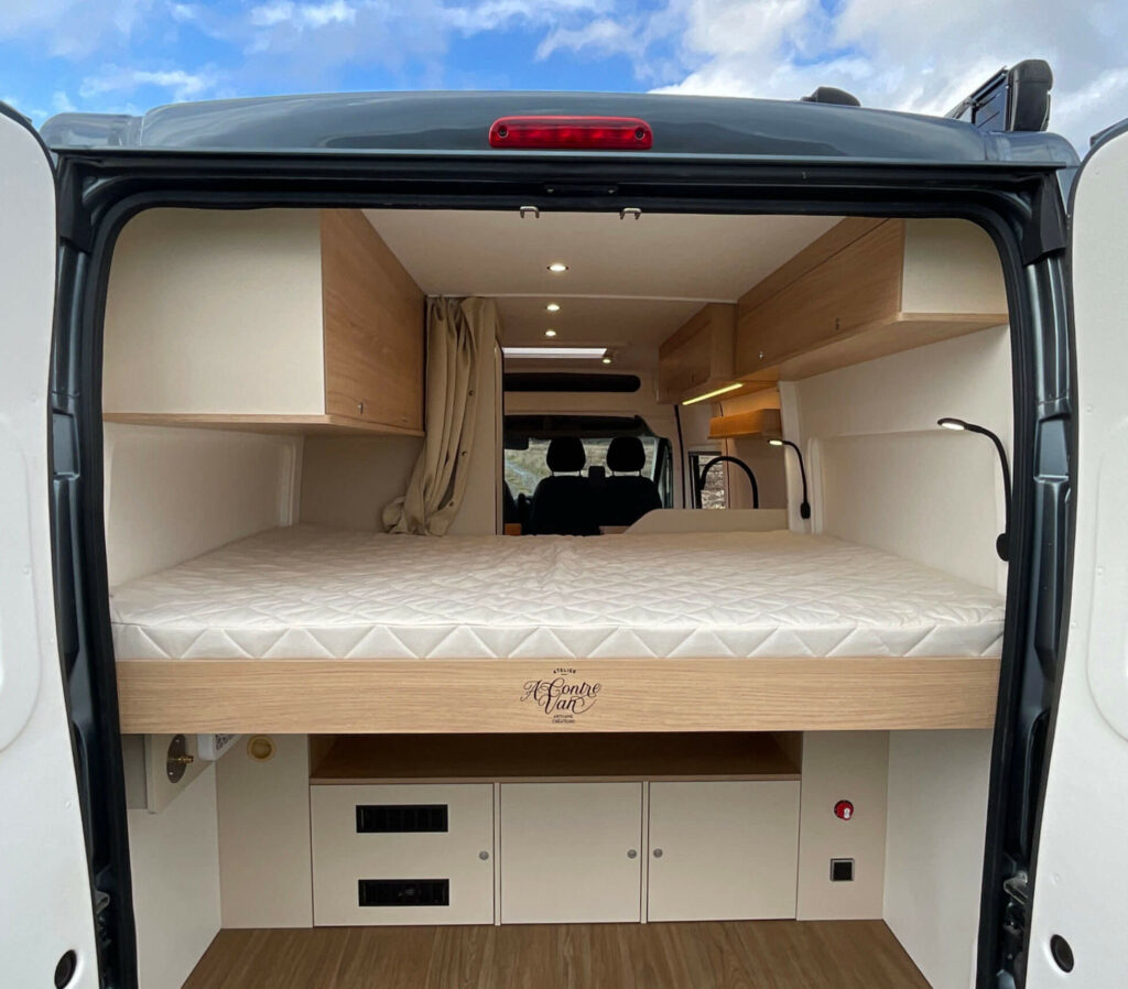 aménagement fourgon sur-mesure ardeche auvergne rhone alpes ducato boxer jumper l4h2 grand lit arrière