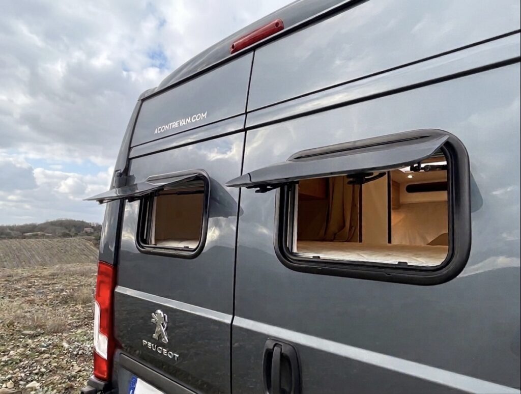 fenêtres portes arrières fourgon aménagé stellantis ducato sprinter baie projetable van aménagé