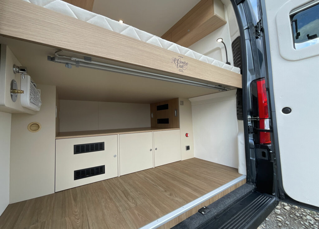 aménagement fourgon sur-mesure ardeche auvergne rhone alpes ducato boxer jumper l4h2 soute vélo technique