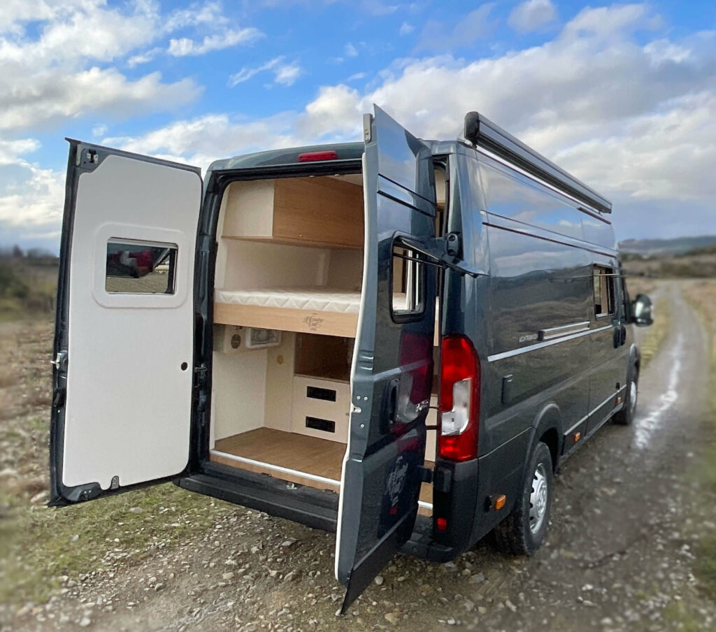 aménagement fourgon sur-mesure ardeche auvergne rhone alpes ducato l4h2 vélo soute