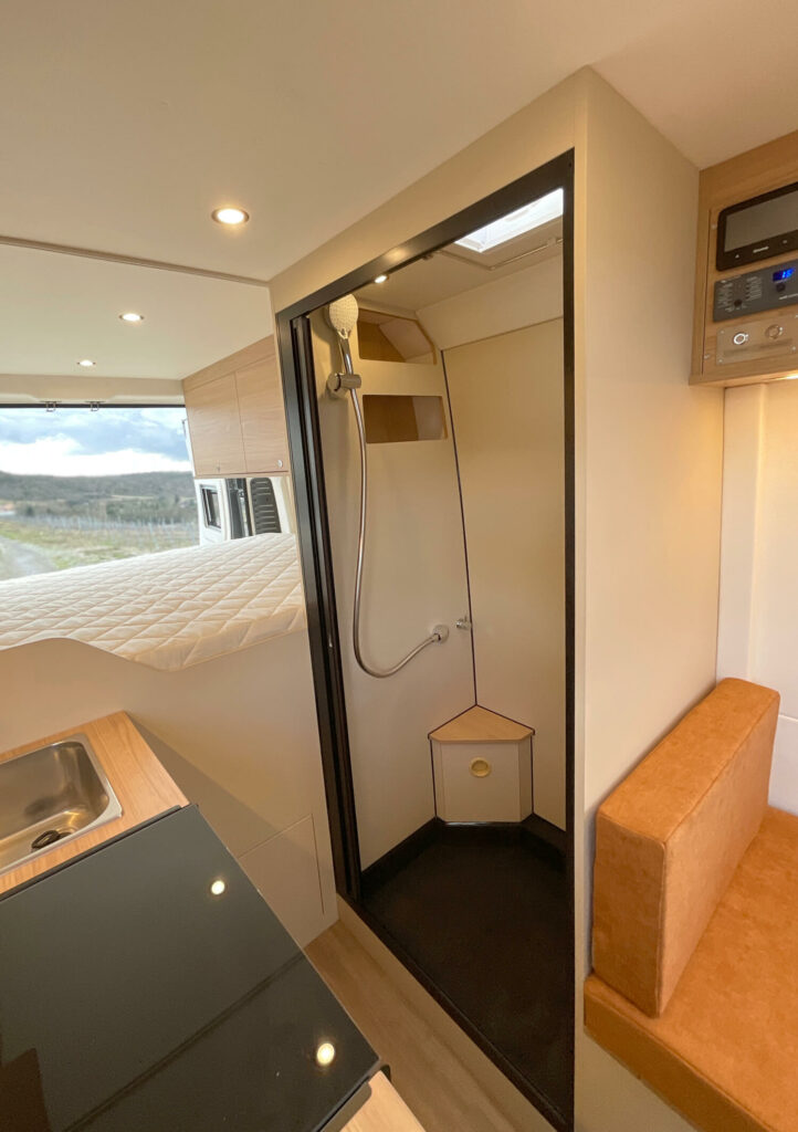 aménagement fourgon sur-mesure ardeche auvergne rhone alpes ducato boxer jumper l4h2 sanitaire salle de bain