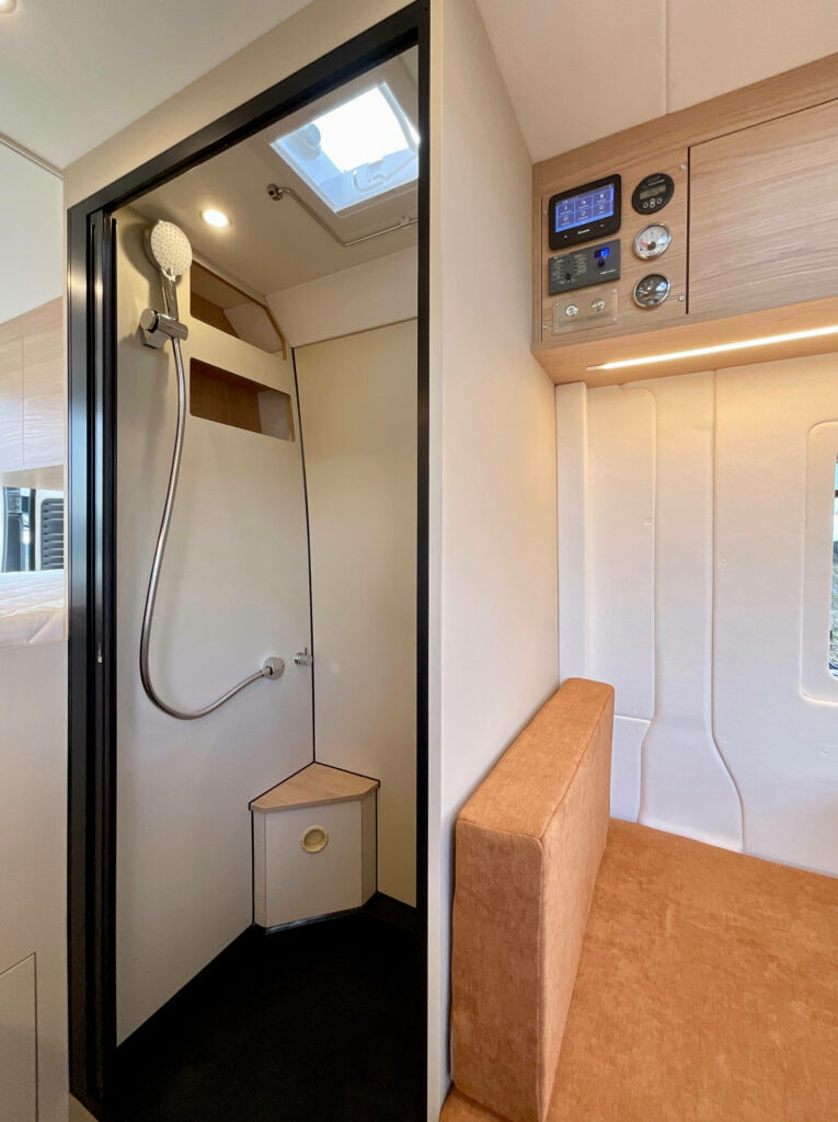 aménagement fourgon sur-mesure ardeche auvergne rhone alpes ducato boxer jumper l4h2 sanitaire salle de bain