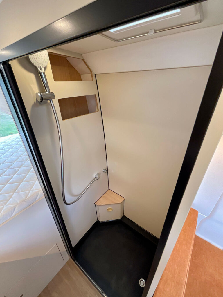 aménagement fourgon sur-mesure ardeche auvergne rhone alpes ducato boxer jumper l4h2 sanitaire salle de bain