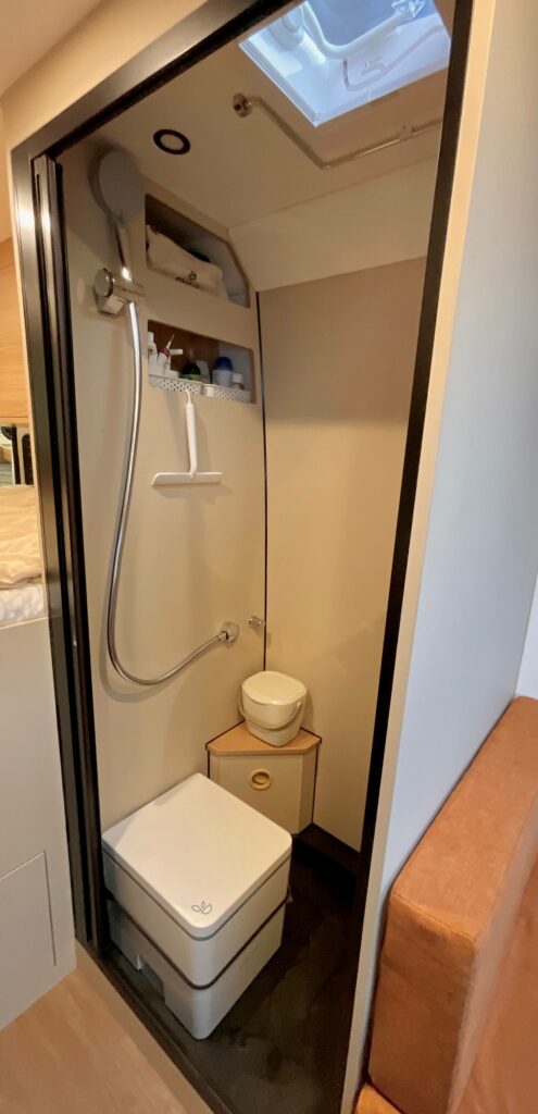 aménagement fourgon sur-mesure ardeche auvergne rhone alpes ducato boxer jumper l4h2 wc toilette seches trelino evo