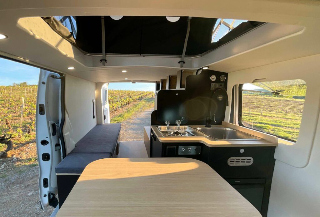 Van aménagé sur-mesure Renault Trafic 3 L2H1 cuisine