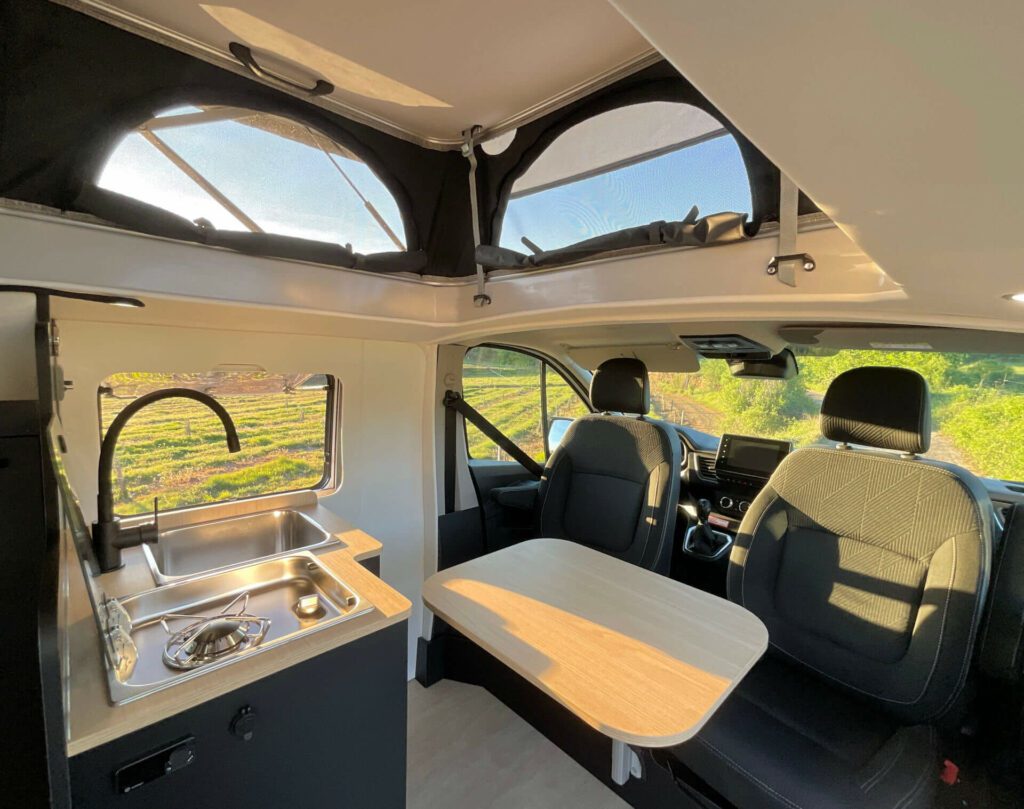 Van aménagé sur-mesure Renault Trafic 3 L2H1 cuisine