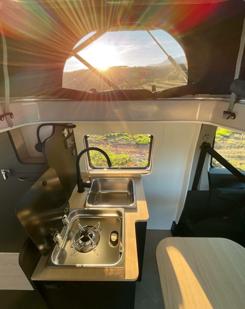 Van aménagé sur-mesure Renault Trafic 3 L2H1 cuisine