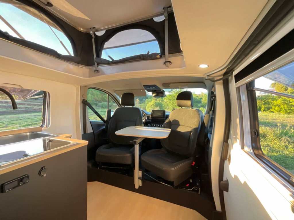Van aménagé sur-mesure Renault Trafic 3 L2H1 atelier a contre van