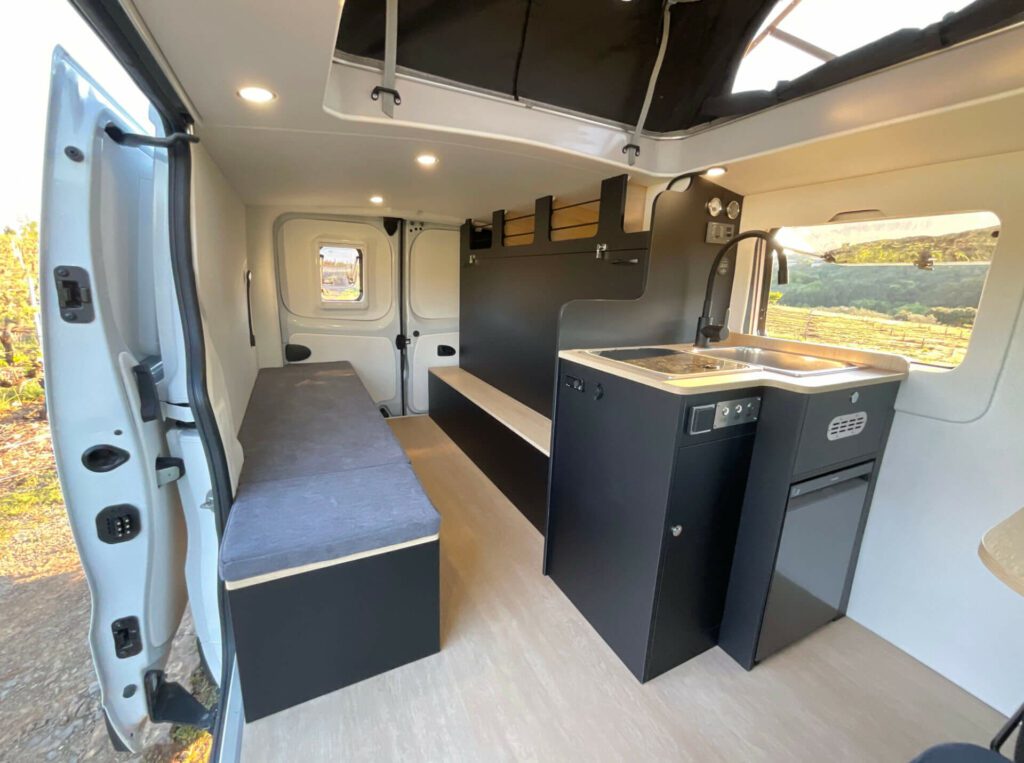 Van aménagé sur-mesure Renault Trafic long L2H1 vélo lit amovible