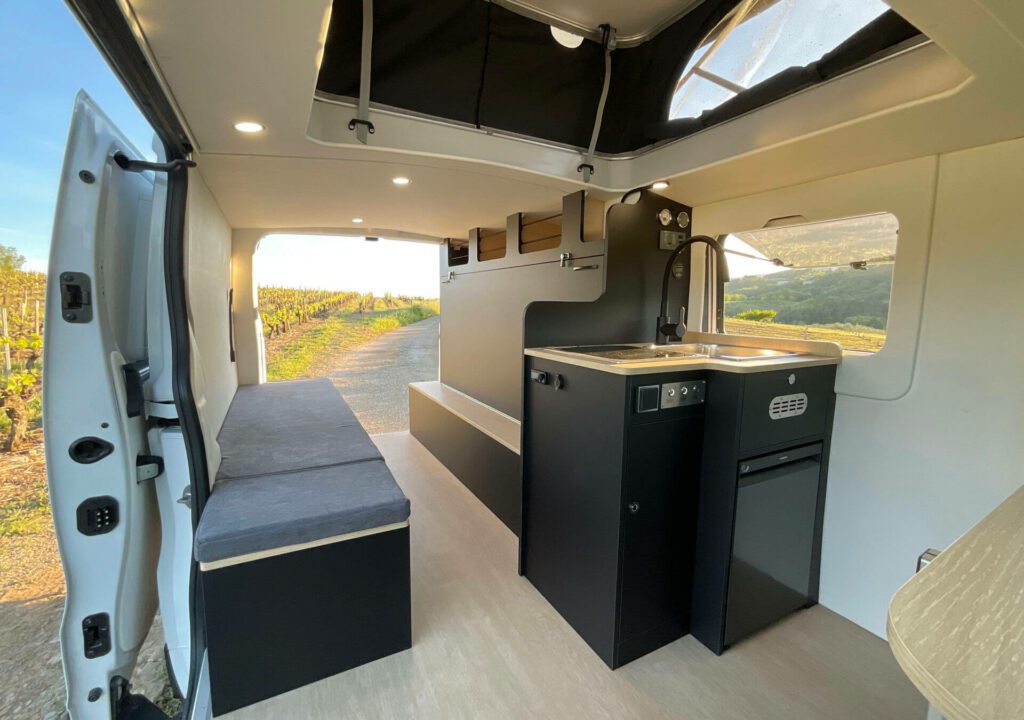 Van aménagé sur-mesure Renault Trafic long L2H1 vélo lit amovible