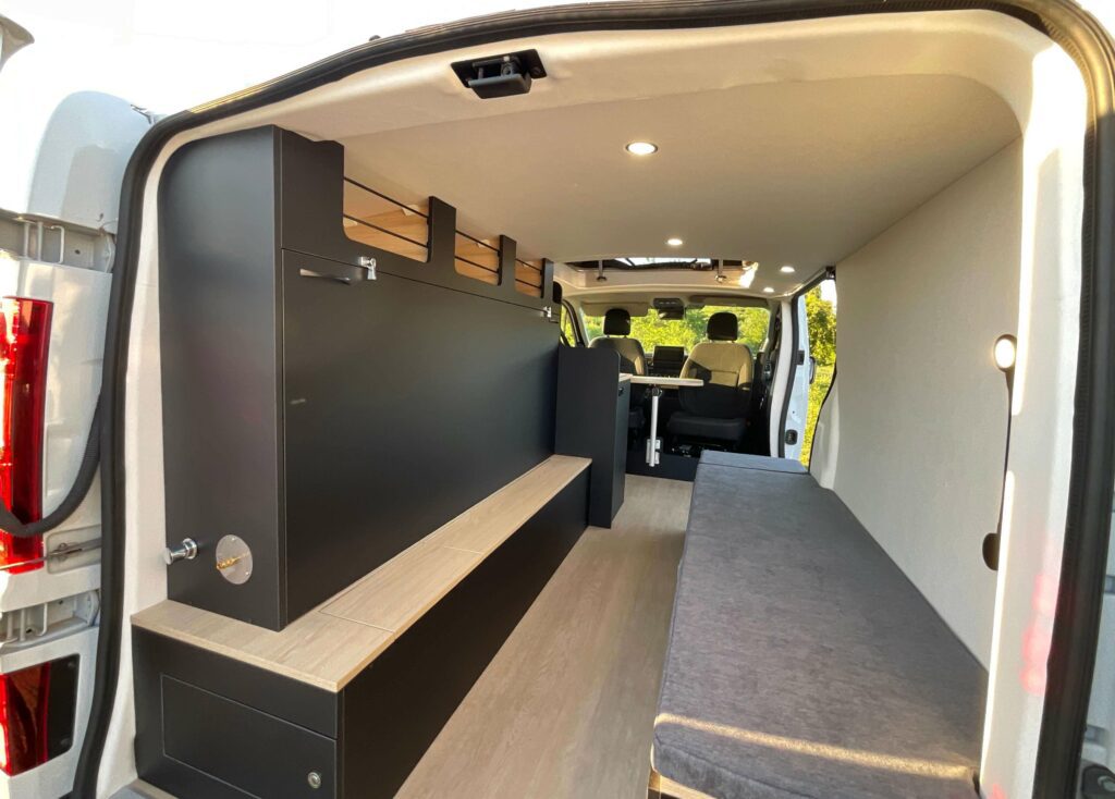 Van aménagé sur-mesure Renault Trafic long L2H1 vélo lit amovible