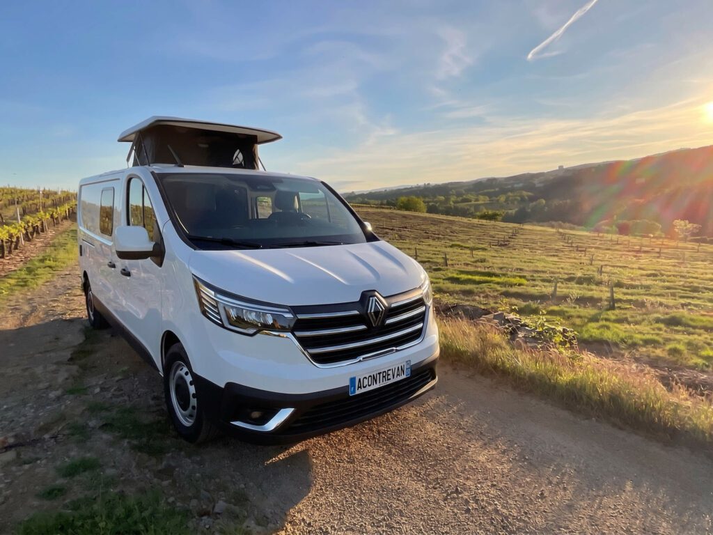 Van aménagé sur-mesure Renault Trafic L2H1 atelier a contre van ardèche